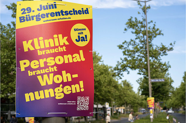 Plakat mit Aufruf zur Teilnahme am Bürgerentscheid
