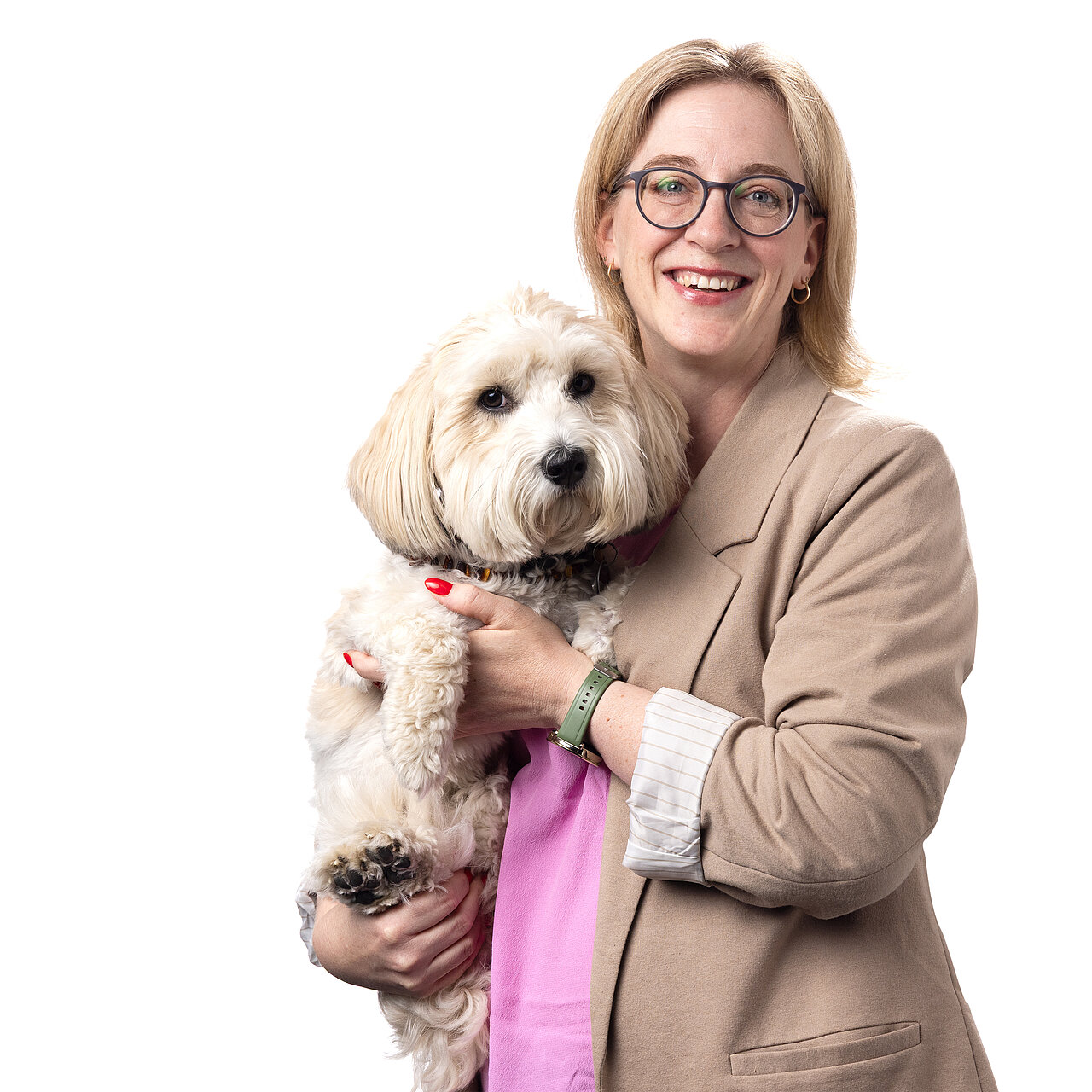 Maria Temgoua (mit Murmel*), Mitgliederverwaltung Nürnberg (*Deutscher Mieterhund)